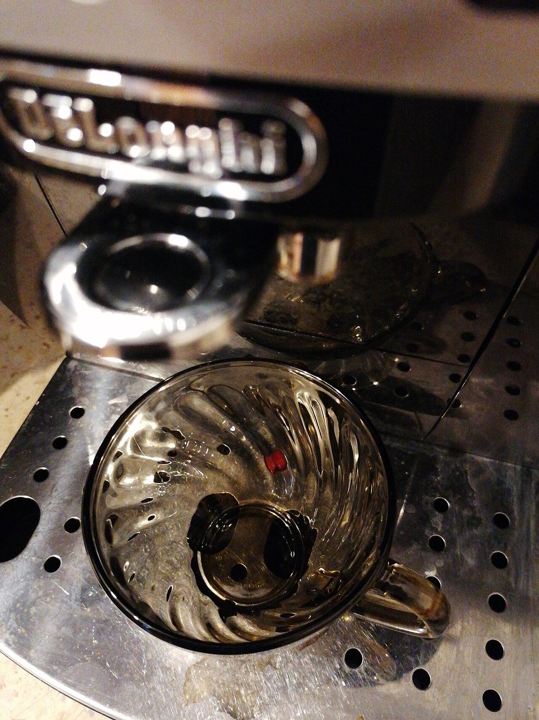 Eine leere Kaffeetasse — Symbol für die Pause im Arbeitsalltag